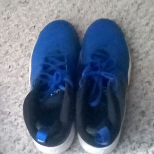 Blue basketball sneakers
